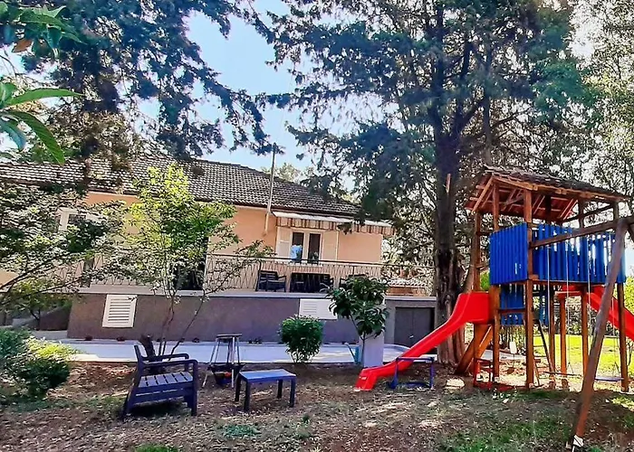Family Vacation House Zive