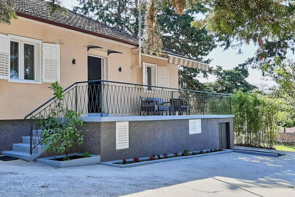Family Vacation House Zive Villa